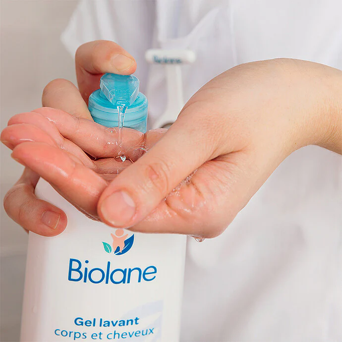 BIOLANE Gel Lavant Corps et Cheveux 350ml Nettoyage Doux Bébé Enfant Formule Hypoallergénique Sans Savon Usage Quotidien - Image 5
