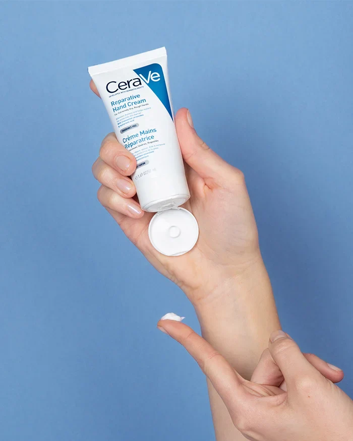 CERAVE Crème Mains Réparatrice 50ml Hydratation Intensive 3 Céramides Acide Hyaluronique Mains Sèches Absorption Rapide - Image 4