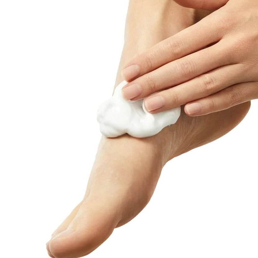 EUCERIN Mousse Pieds 10% Urée Spray 150ml Pieds Très Secs Diabétiques Hydratation 48h Format Pratique Application Facile - Image 4